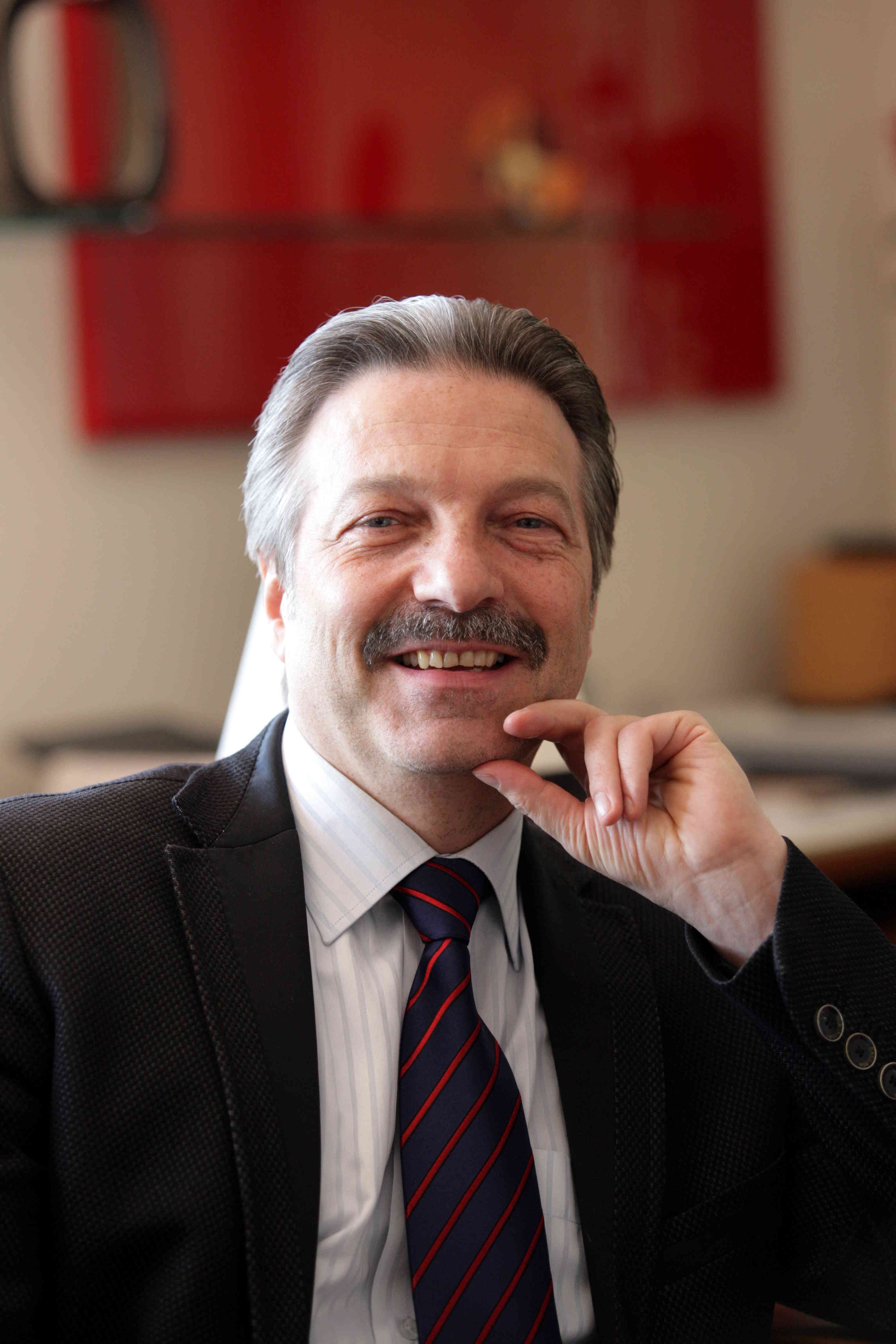 Jak kredytobiorca może uwolnić się  od  przygniatających  go dług&oacute;w?